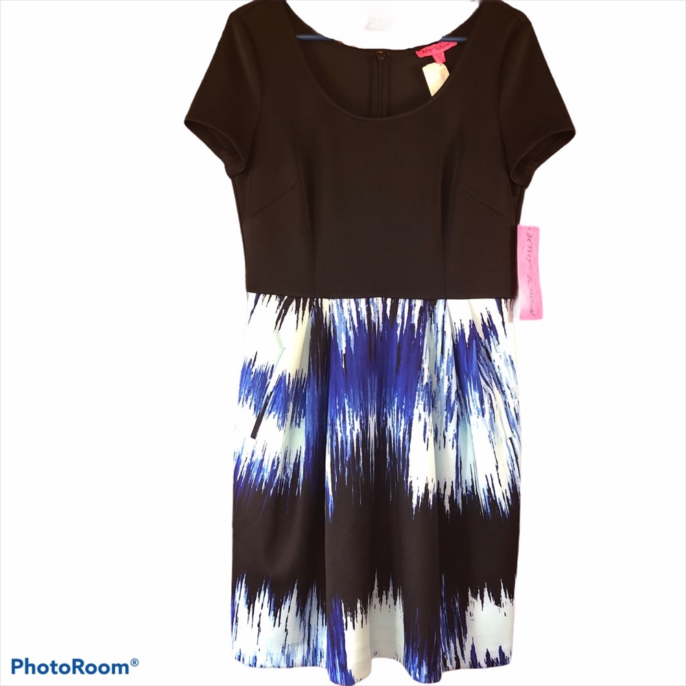 Betsey Johnson Short Sleeve Dress Size 10 NWT